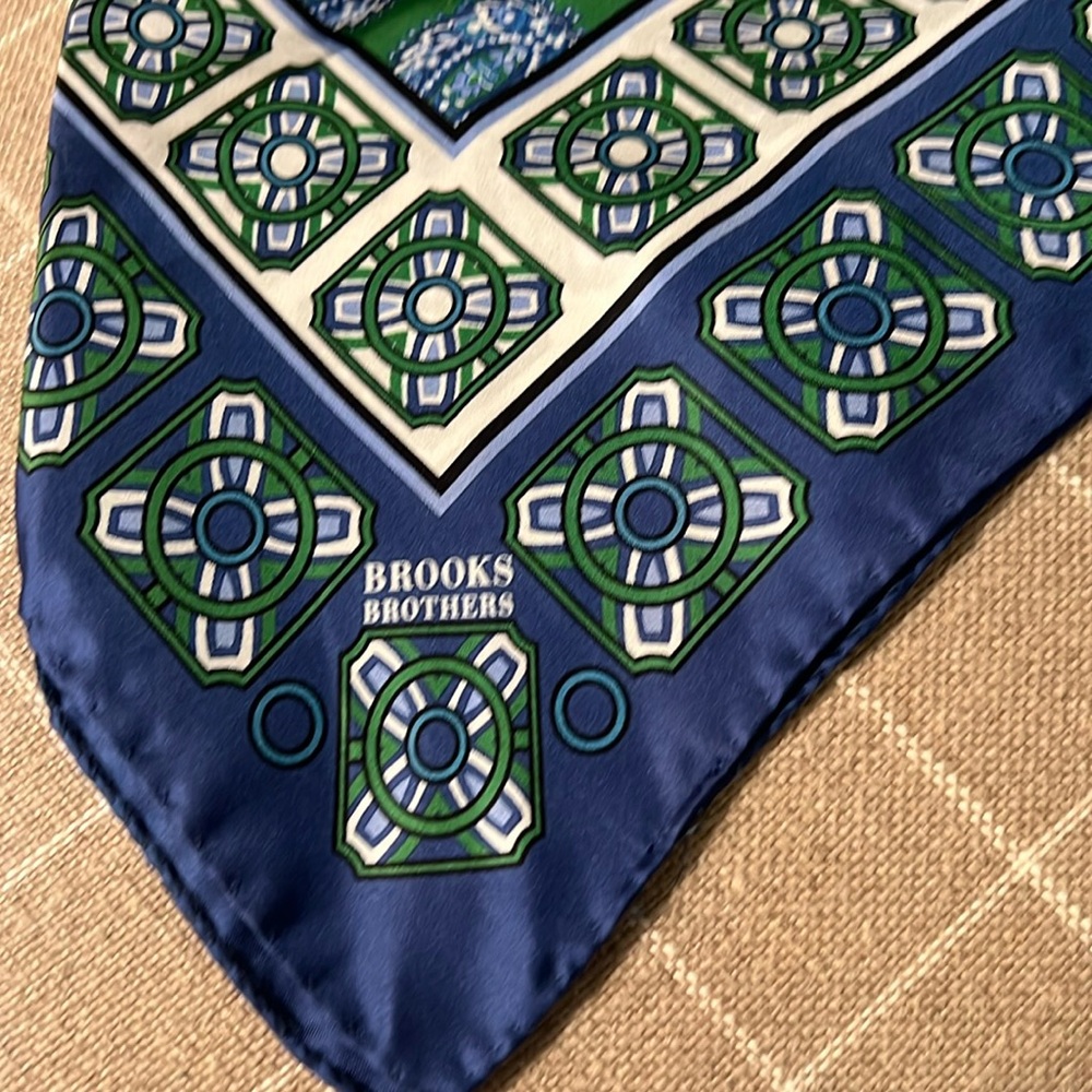 NWOT Brooks Bro silk scarf, rolled hem stitching